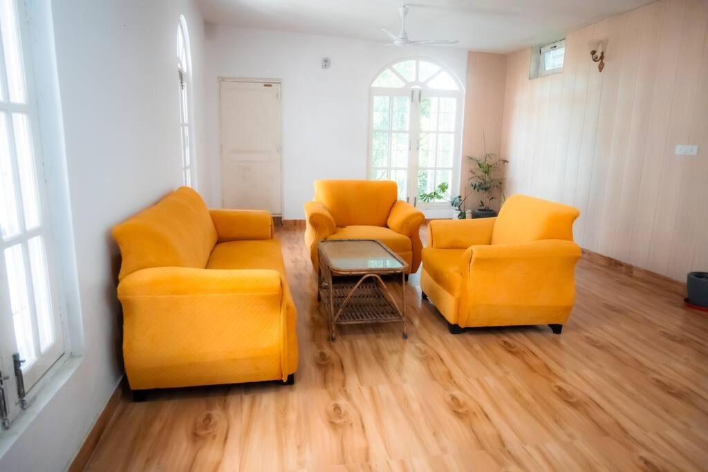 Blue Door Villa By Homeyhuts Rājpur エクステリア 写真