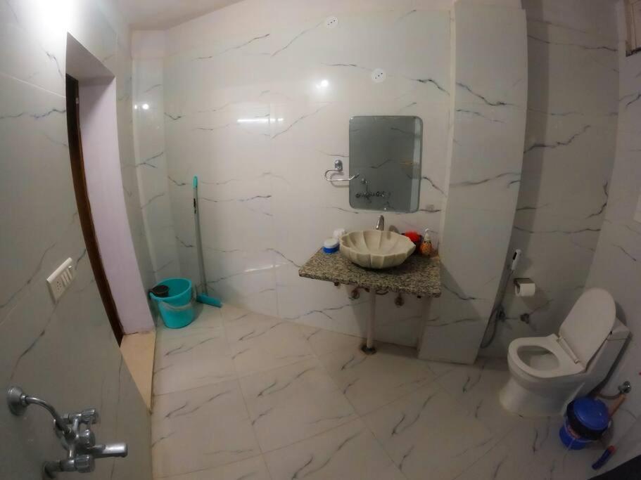 Blue Door Villa By Homeyhuts Rājpur エクステリア 写真