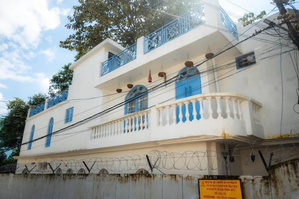 Blue Door Villa By Homeyhuts Rājpur エクステリア 写真