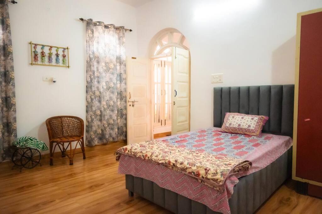 Blue Door Villa By Homeyhuts Rājpur エクステリア 写真