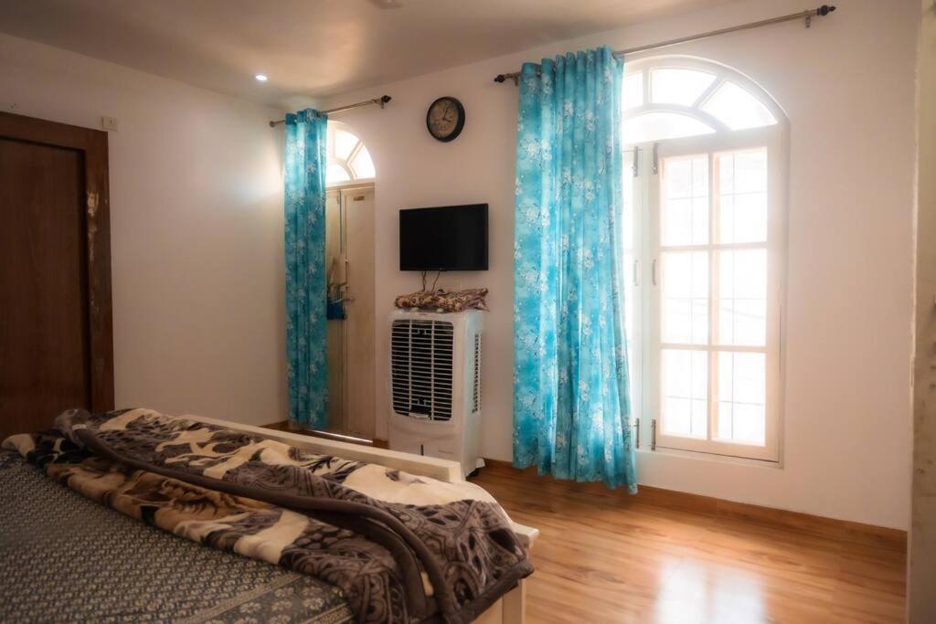 Blue Door Villa By Homeyhuts Rājpur エクステリア 写真