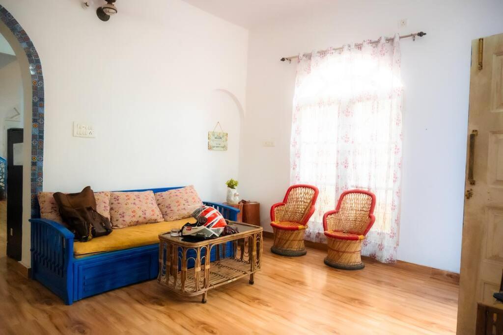 Blue Door Villa By Homeyhuts Rājpur エクステリア 写真