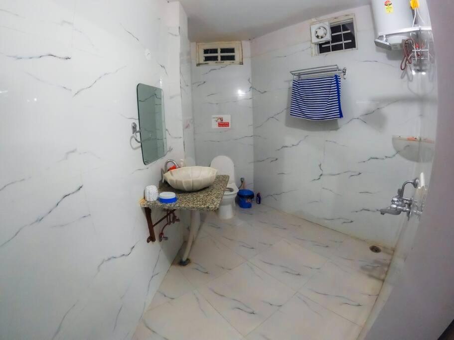 Blue Door Villa By Homeyhuts Rājpur エクステリア 写真