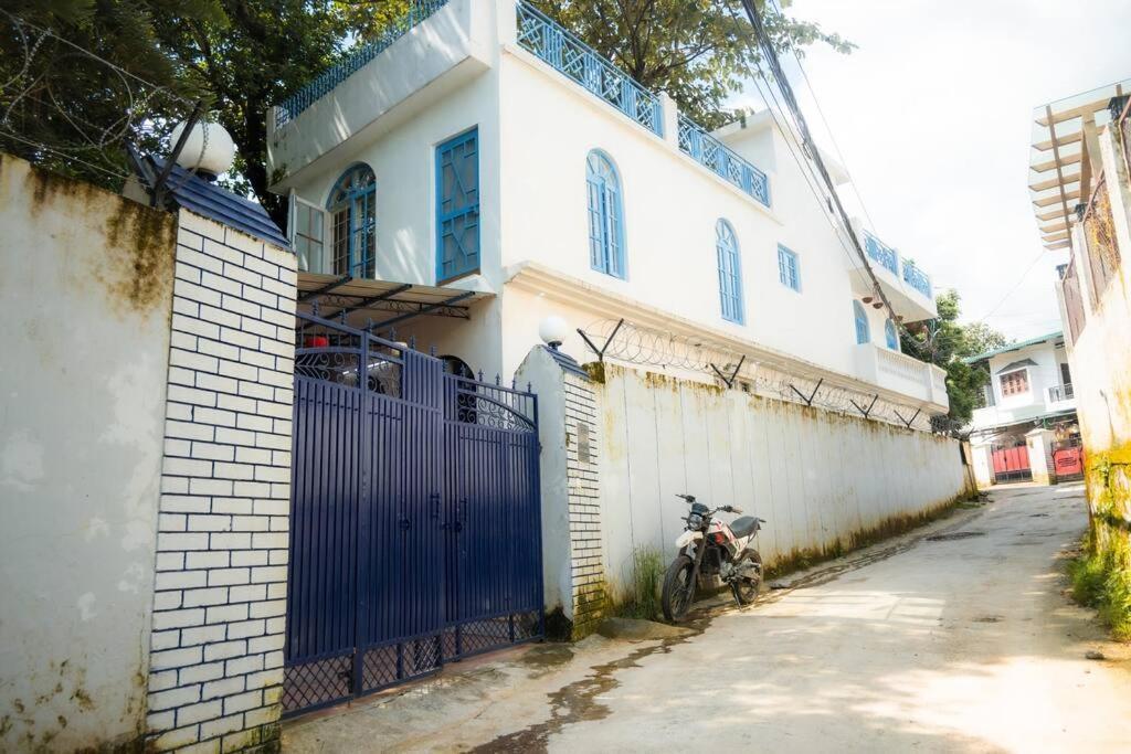 Blue Door Villa By Homeyhuts Rājpur エクステリア 写真