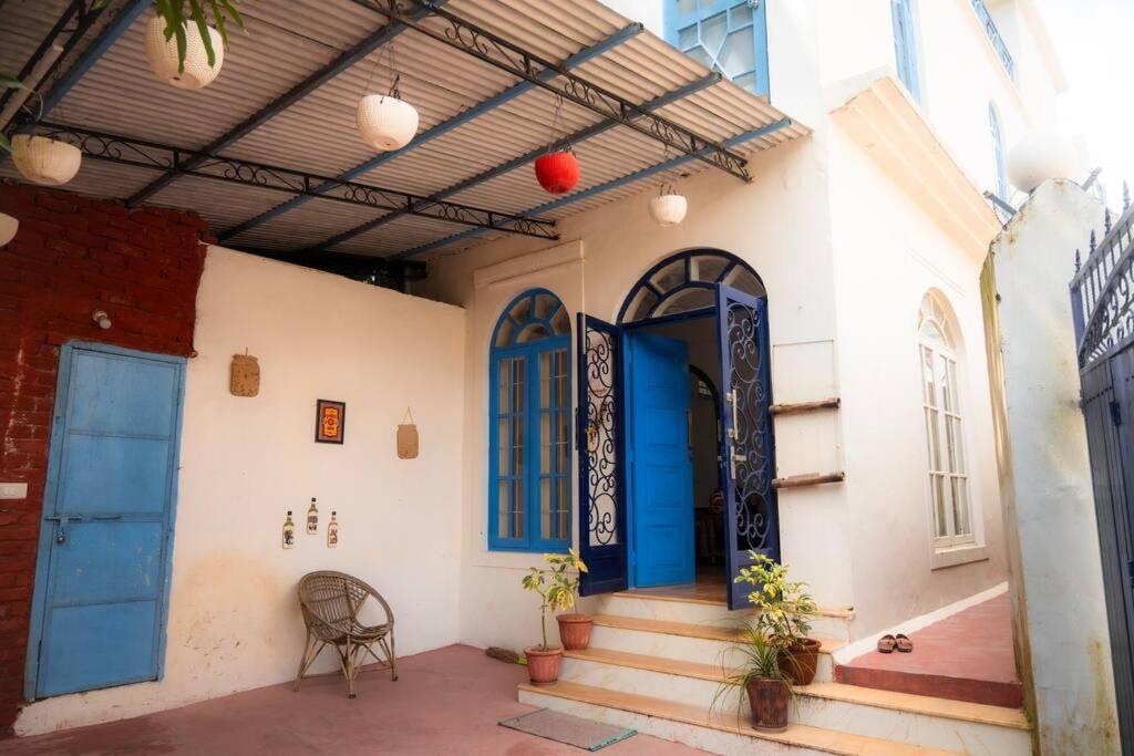 Blue Door Villa By Homeyhuts Rājpur エクステリア 写真