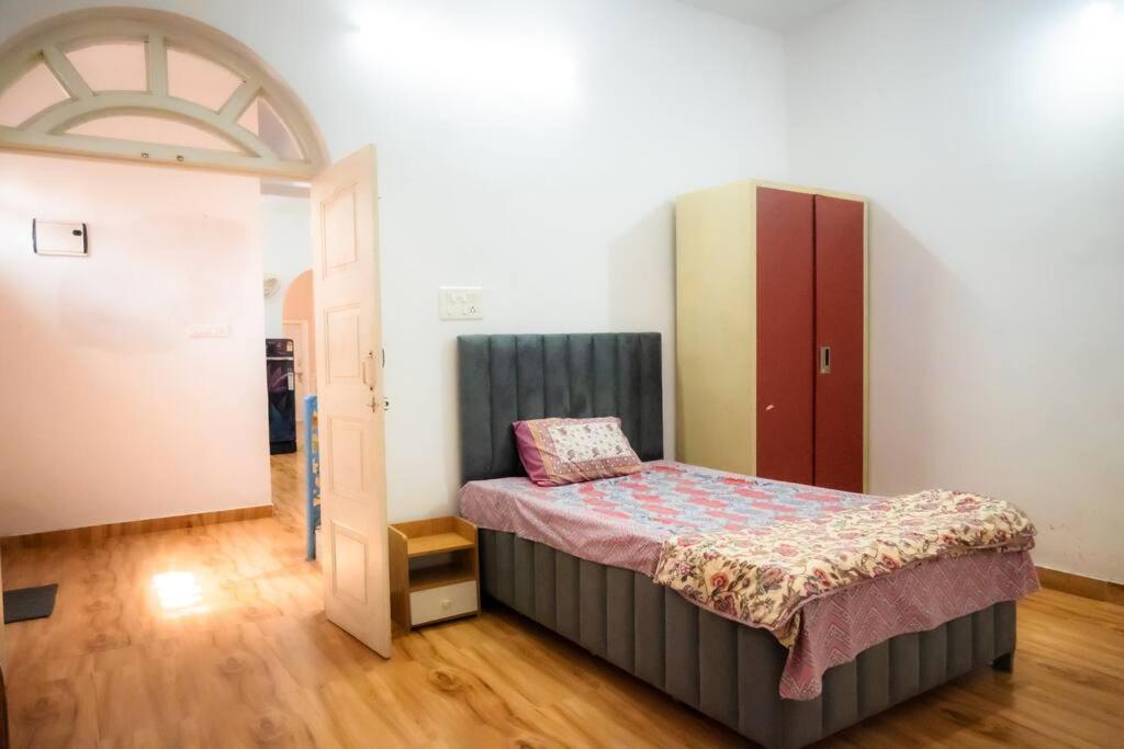Blue Door Villa By Homeyhuts Rājpur エクステリア 写真