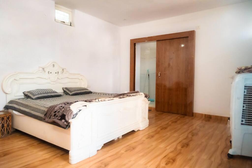 Blue Door Villa By Homeyhuts Rājpur エクステリア 写真