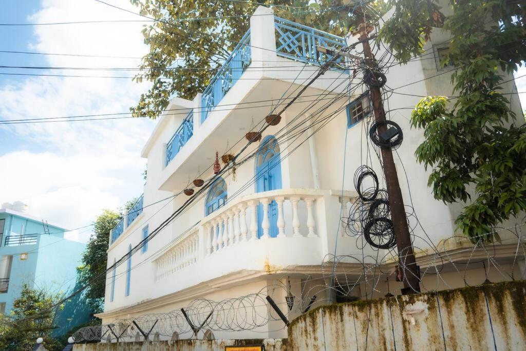 Blue Door Villa By Homeyhuts Rājpur エクステリア 写真